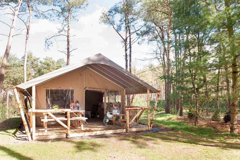 Glamping safaritent bij camping en chaletpark Recreatiepark 't Zand